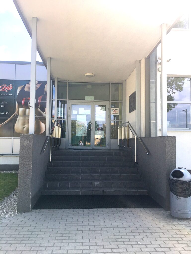 Wejście główne na Basen Arena.